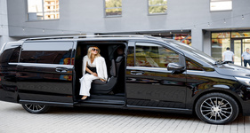 Top-rated van taxi for DIA airport in Denver, CO